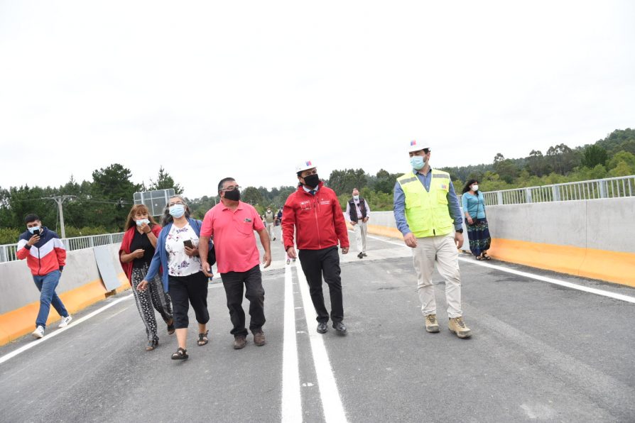 Autoridades y vecinos de Los Lagos dieron el vamos a la marcha blanca del Puente Ciruelo