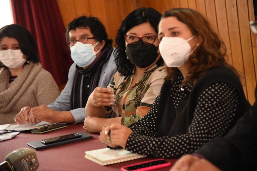 Delegación Presidencial y Municipalidad de Valdivia comprometen trabajo integral con comunidad educativa del Liceo Armando Robles Rivera