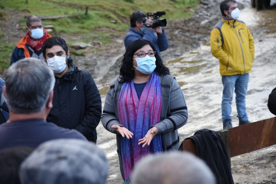 Delegada Presidencial, Municipalidad de Corral y vecinos de San Juan sostendrán nueva reunión para buscar soluciones tras inundación y corte de puente en la zona