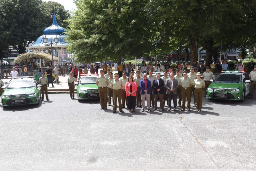 <strong>Gobierno entregó ocho nuevos vehículos a Carabineros de Los Ríos</strong>