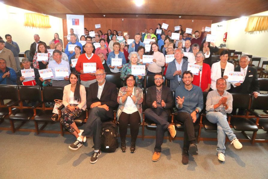 Delegada Presidencial de Los Ríos entregó financiamiento a iniciativas sociales