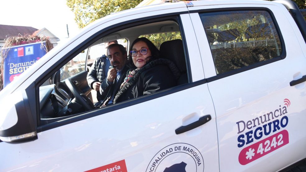Delegada Presidencial encabezó entrega de primera camioneta para patrullaje municipal  en Mariquina