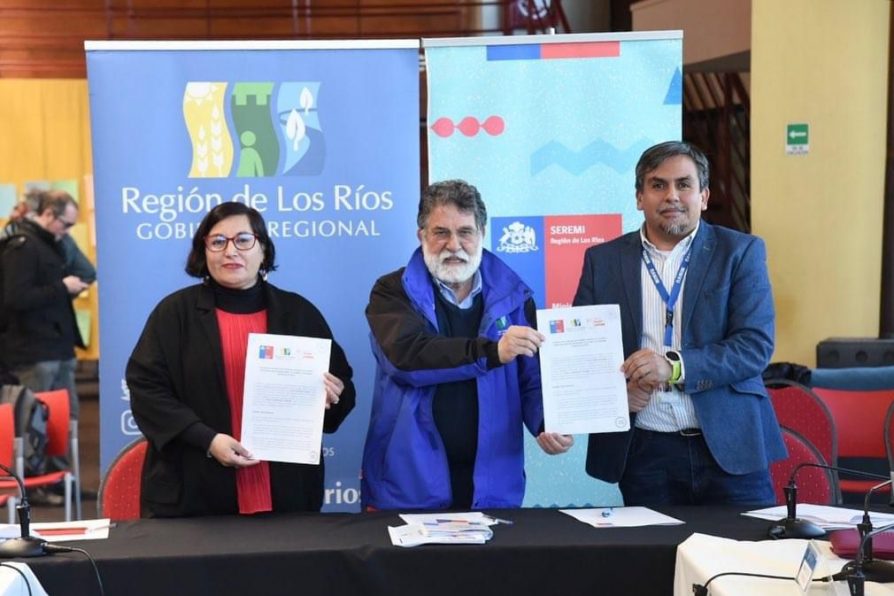 Firman Convenio y anuncian nuevos territorios para Pequeñas Localidades en Los Ríos