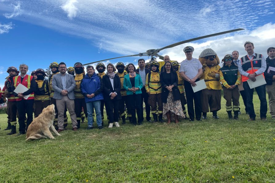 CONAF Los Ríos ya cuenta con un helicóptero para el combate de incendios