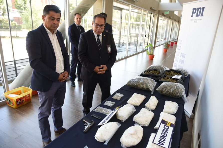 Delegado Jorge Alvial destacó operativo de la PDI que permitió detener a tres personas e incautar más de 18 kilos de drogas en Valdivia