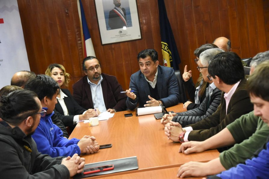 Delegado Presidencial de Los Ríos lideró reunión con multigremial del Hospital de La Unión para informar sobre procesos para destrabar obras paralizadas