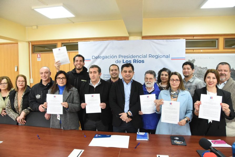 Gobierno firmó convenio para avanzar en etapas en la concreción de la ejecución del Puente Cochrane
