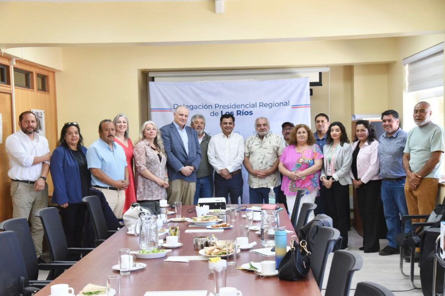 Delegado Presidencial se reunió con organizaciones sociales y gremios productivos para abordar avance de proyectos regionales